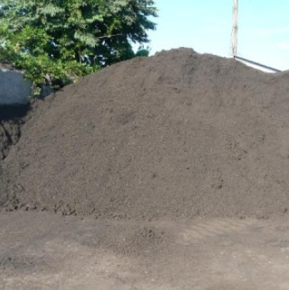Premium 3-way organic topsoil pile